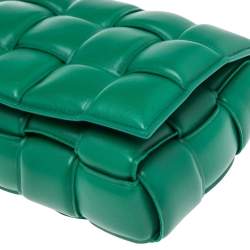 مملوكة مسبقًا Bottega Veneta Green Maxi Intrecciato Leather Padded Cassette Bag