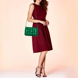 مملوكة مسبقًا Bottega Veneta Green Maxi Intrecciato Leather Padded Cassette Bag
