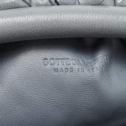مملوكة مسبقًا Bottega Veneta Grey Intrecciato Leather Mini The Pouch Bag
