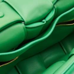 Pre Owned Bottega Veneta Green Padded Leather Chain Cassette Shoulder Bag