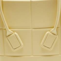 مملوكة مسبقًا Bottega Veneta Cream Rubber Mini Arco Tote