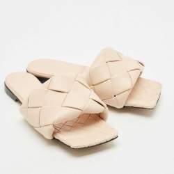 مملوكة مسبقًا صندل بوتيغا فينيتا جلد إنتريشياتو أبيض ليدو مسطح مقاس 39