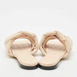 مملوكة مسبقًا صندل بوتيغا فينيتا جلد إنتريشياتو أبيض ليدو مسطح مقاس 39