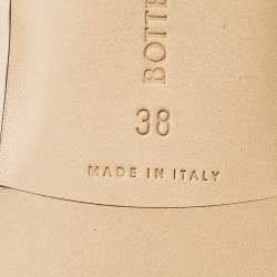 مملوكة مسبقًا صندل بوتيغا فينيتا جلد إنتريشياتو أبيض ليدو مسطح مقاس 39