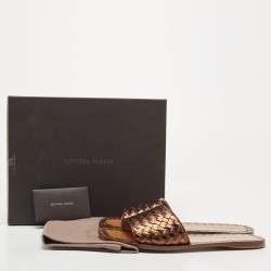 مملوكة مسبقًا Bottega Veneta Metallic Leather Intrecciato Flat Slides Size 40