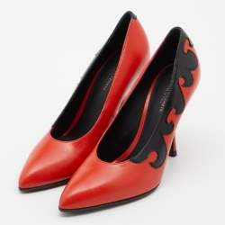 مملوكة مسبقًا Bottega Veneta Red/Black Leather Patchwork Pumps Size 35.5
