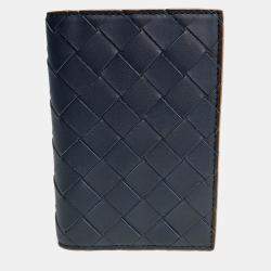 مملوكة مسبقًا Bottega Veneta Navy Blue Leather Mesh Passport Wallet