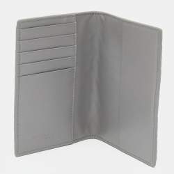 مملوكة مسبقًا Bottega Veneta Grey Intrecciato Leather Passport Holder