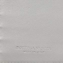 مملوكة مسبقًا Bottega Veneta Grey Intrecciato Leather Passport Holder