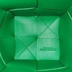 Pre Owned حقيبة دلو بوتيغا فينيتا كاسيت جلد منسوج أخضر