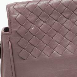 Pre Owned حقيبة كتف بوتيغا فينيتا إنتريشياتو جلد بلون بنفسجي مائل للبيج مع غطاء