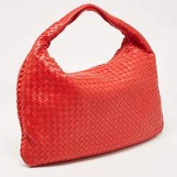 مملوكة مسبقًا Bottega Veneta Red Intrecciato Leather Medium Veneta Hobo