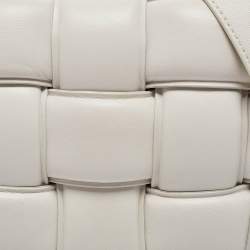 مملوكة مسبقًا Bottega Veneta White Padded Leather Cassette Shoulder Bag