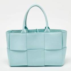 مملوكة مسبقًا Bottega Veneta Light Blue Leather Small Arco Tote