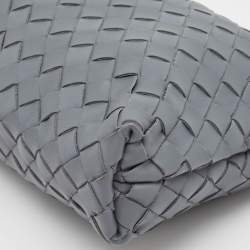 مملوكة مسبقًا Bottega Veneta Grey Intrecciato Leather Oversized Zip Pouch 