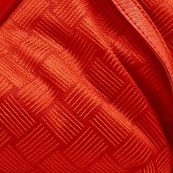 مملوكة مسبقًا Bottega Veneta Red Increcciato Fabric Small The Point Triangle Bag