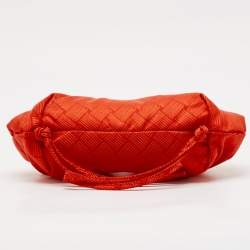 مملوكة مسبقًا Bottega Veneta Red Increcciato Fabric Small The Point Triangle Bag