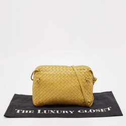 Pre Owned حقيبة كروس بوتيغا فينيتا نوديني جلد انترشياتو بيج داكنة بسحاب مزدوج