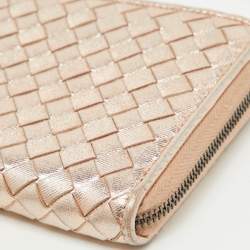مملوكة مسبقًا Bottega Veneta Metallic Intrecciato Leather Zip Around Wallet