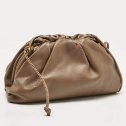 مملوكة مسبقًا Bottega Veneta Brown Leather Mini The Pouch Bag