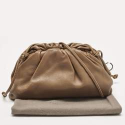 مملوكة مسبقًا Bottega Veneta Brown Leather Mini The Pouch Bag