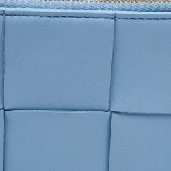Pre Owned Bottega Veneta Light Blue Leather Cassette Zip Card Holder