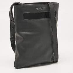 Pre Owned Bottega Veneta Black Leather Slot Messenger Bag