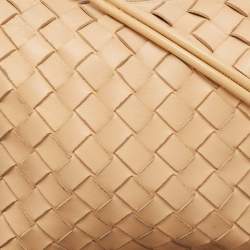 مملوكة مسبقًا Bottega Veneta Beige Intrecciato Leather Small Loop Camera Bag