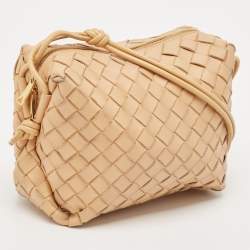 مملوكة مسبقًا Bottega Veneta Beige Intrecciato Leather Small Loop Camera Bag