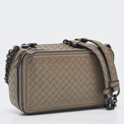 مملوكة مسبقًا حقيبة كروس بودي بوتيغا فينيتا جلد أنترشياتو بيج بسحاب مزدوج للكاميرا