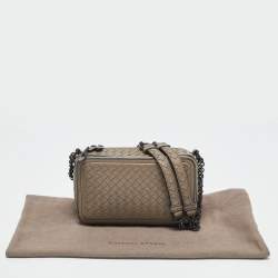 مملوكة مسبقًا حقيبة كروس بودي بوتيغا فينيتا جلد أنترشياتو بيج بسحاب مزدوج للكاميرا