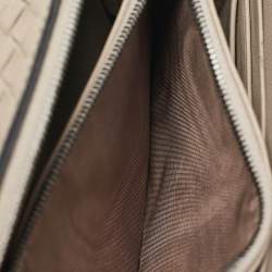 مملوكة مسبقًا حقيبة كروس بودي بوتيغا فينيتا جلد أنترشياتو بيج بسحاب مزدوج للكاميرا