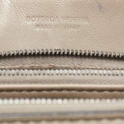 مملوكة مسبقًا حقيبة كروس بودي بوتيغا فينيتا جلد أنترشياتو بيج بسحاب مزدوج للكاميرا