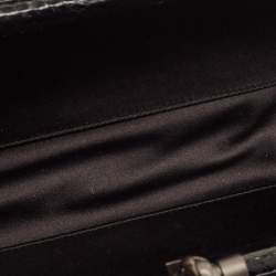 مملوكة مسبقًا Bottega Veneta Black Intrecciato Satin and Ayers Stretch Knot Clutch