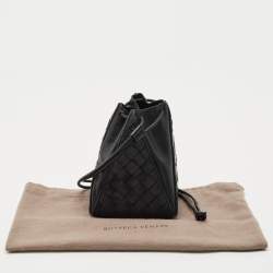 مملوكة مسبقًا Bottega Veneta Black Intrecciato Leather Mini Knot Bucket Clutch Bag