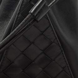 مملوكة مسبقًا Bottega Veneta Black Intrecciato Leather Mini Knot Bucket Clutch Bag