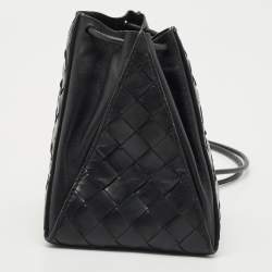 مملوكة مسبقًا Bottega Veneta Black Intrecciato Leather Mini Knot Bucket Clutch Bag