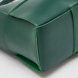مملوكة مسبقًا Bottega Veneta Dark Green Intreccio Leather Small Arco Tote