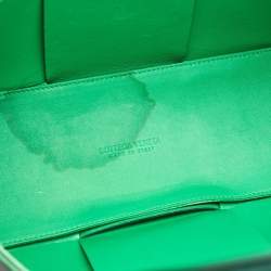 مملوكة مسبقًا Bottega Veneta Dark Green Intreccio Leather Small Arco Tote