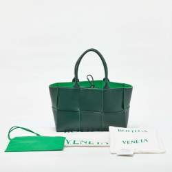 مملوكة مسبقًا Bottega Veneta Dark Green Intreccio Leather Small Arco Tote