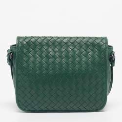 مملوكة مسبقًا حقيبة كروس بوتيغا فينيتا إنتريشياتو جلد رفراف أخضر
