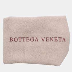 مملوكة مسبقًا Bottega Veneta Leather Knot Clutch