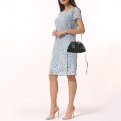 مملوكة مسبقًا حقيبة كلتش بوتيغا فينيتا جلد إنتريشياتو بيضاء صغيرة