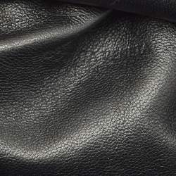 مملوكة مسبقًا حقيبة كلتش بوتيغا فينيتا جلد إنتريشياتو بيضاء صغيرة