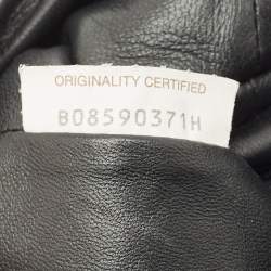 مملوكة مسبقًا حقيبة كلتش بوتيغا فينيتا جلد إنتريشياتو بيضاء صغيرة