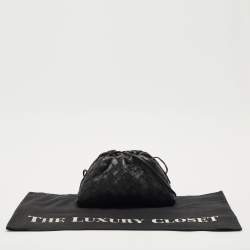 مملوكة مسبقًا حقيبة كلتش بوتيغا فينيتا جلد إنتريشياتو بيضاء صغيرة