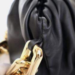 مملوكة مسبقًا حقيبة كتف بوتيغا فينيتا ذا تشاين جلد العجل باللون الأسود