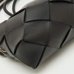 Pre Owned حقيبة كاميرا بوتيغا فينيتا كاسيت صغيرة جلد أسود