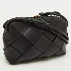 Pre Owned حقيبة كاميرا بوتيغا فينيتا كاسيت صغيرة جلد أسود