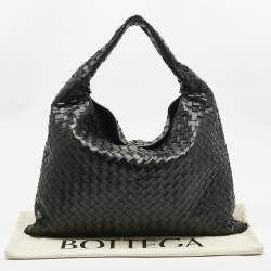 مملوكة مسبقًا حقيبة الكتف بوتيغا فينيتا هوب جلد إنتريشياتو أسود كبيرة